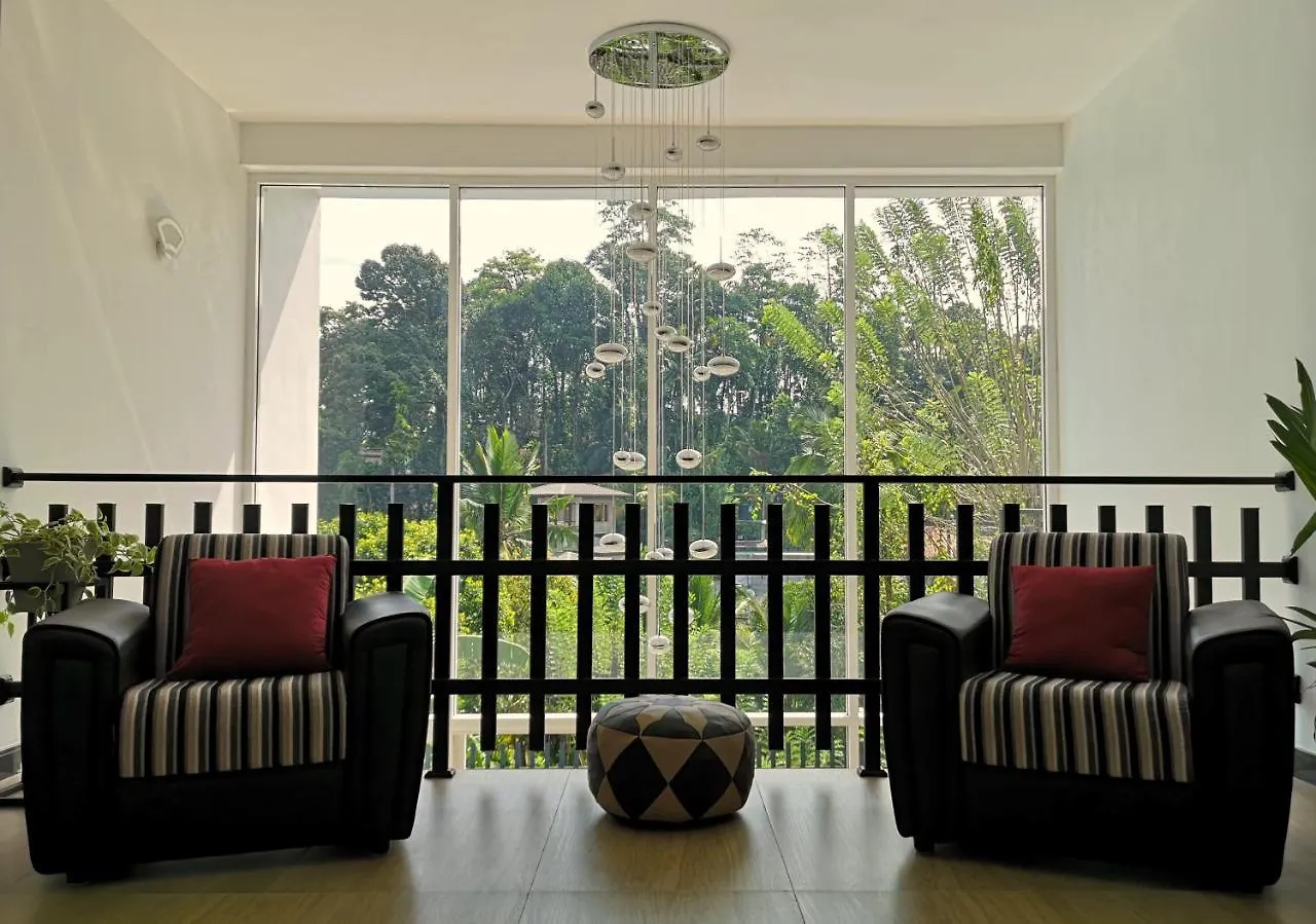 De Paris A Kandy 0*,