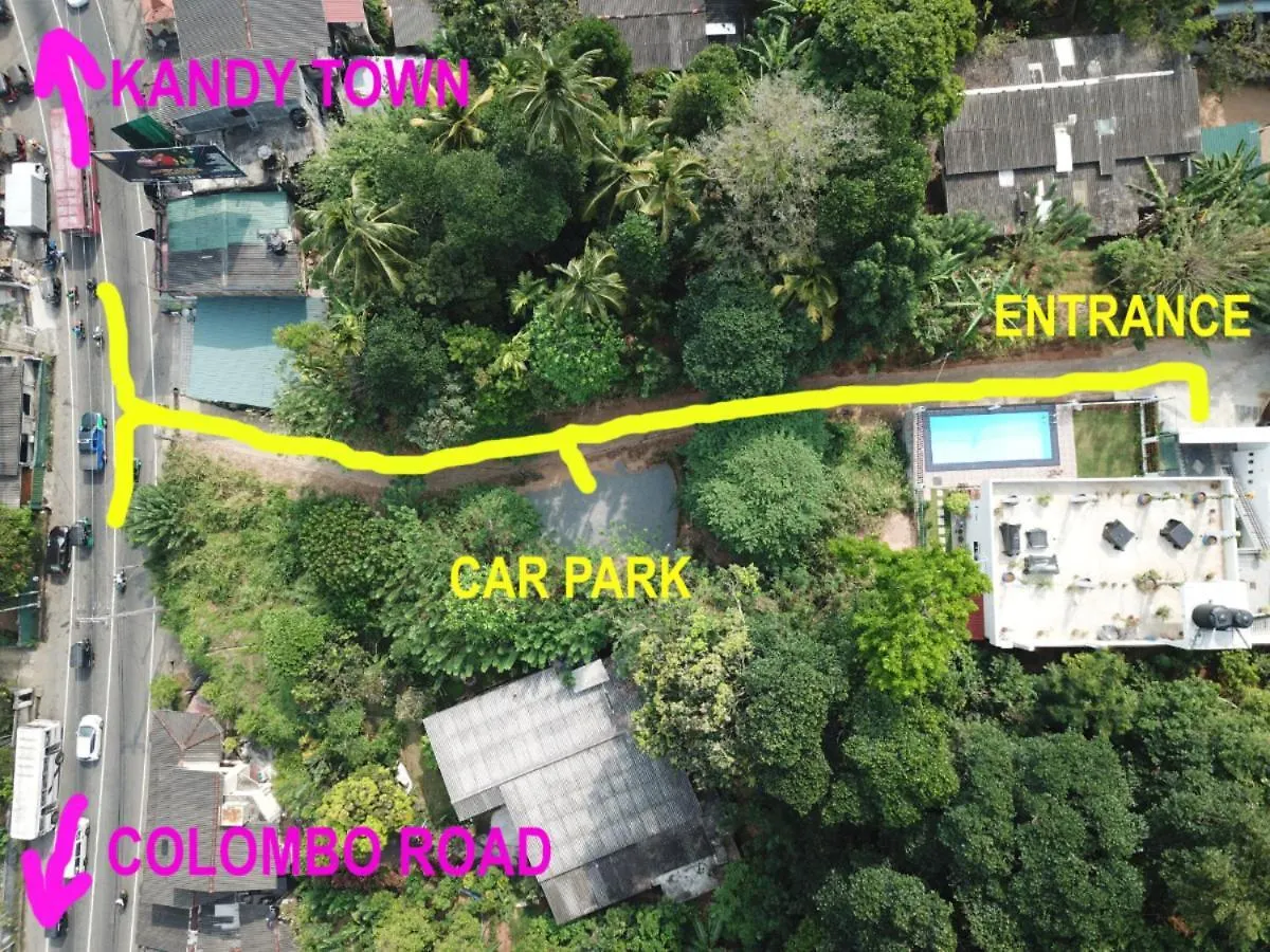De Paris A Kandy 0*,